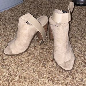 Women’s nude heels